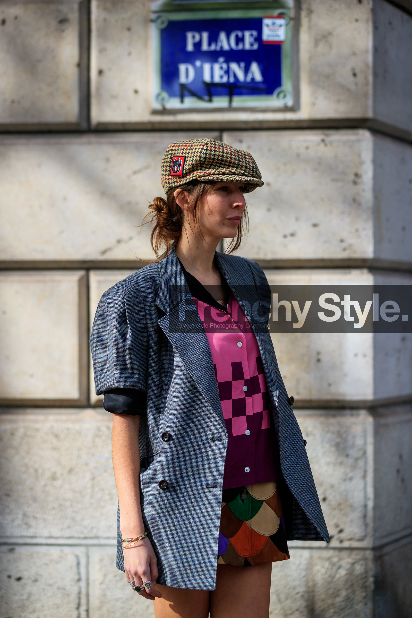 estelle pigault, checked cap, checked hat, checked jacket, grey jacket, short sleeves jacket, miu miu jacket, pink shirt, burgundy shirt, checked shirt, silk shirt, patchwork skirt, mini skirt, suede skirt, button skirt, beige suede skirt, brown suede skirt, green suede skirt, multicolor skirt, orange suede skirt, fashion week, frenchystyle, FW, jonathan paciullo, street style, PFW, PARIS, vertical, atmosphere details, detail
