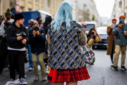 back, back detail, bag, blue hair, dior bag, floral print, flower, hairstyle, jacket, Kristen Bateman, pastel blue, pleated skirt, printed bag, printed jacket, printed skirt, purple jacket, red skirt, skirt, sleveless jacket, tartan, white bag, street style, jonathan paciullo, FW, frenchystyle, fashion week, PFW, PARIS, SPRING SUMMER 2022, SS 22, horizontal, atmosphere details