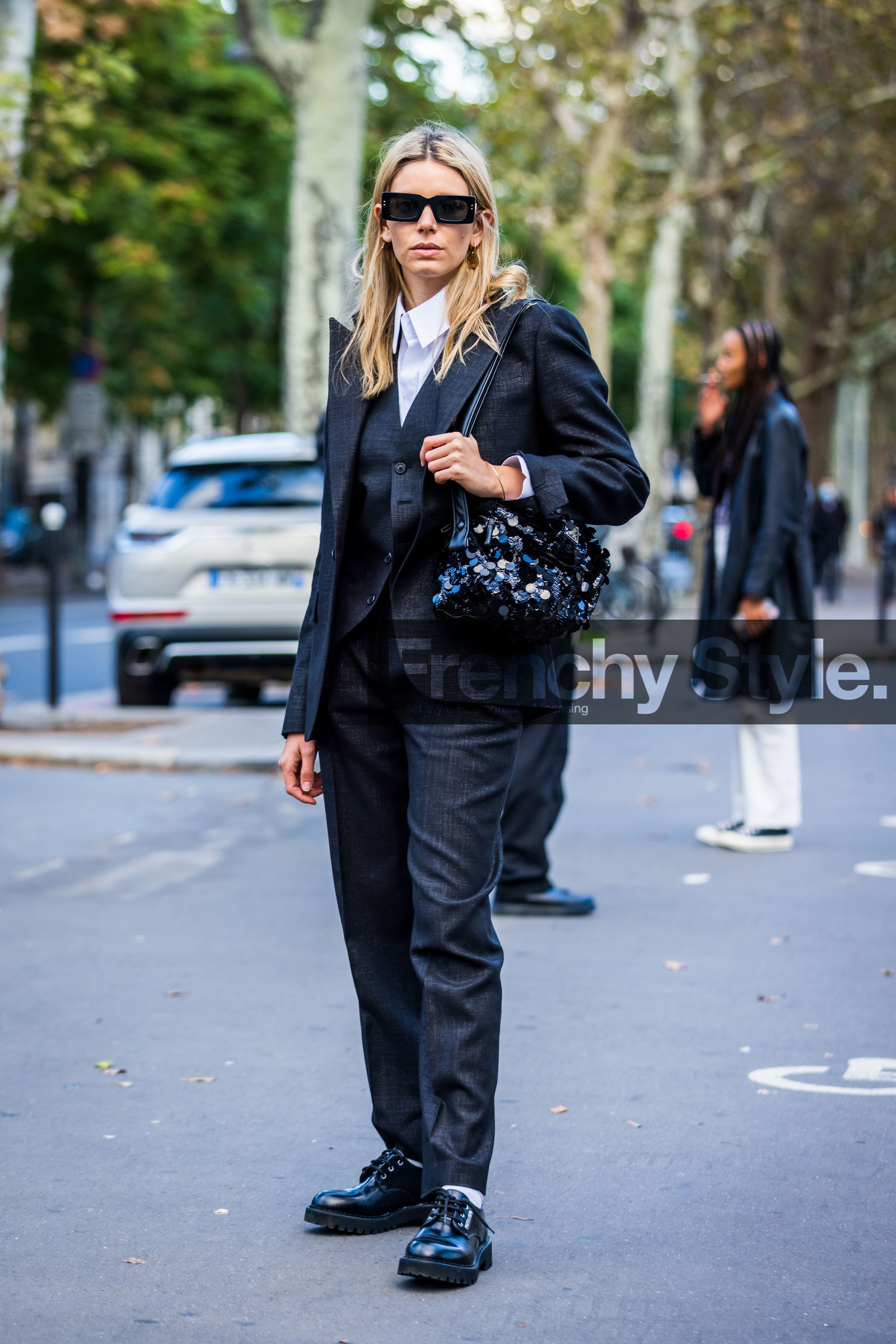 bag, black bag, black blazer, black derbies, black pants, black shoes, black sunglasses, black waistcoat, derbies, leather shoes, Natalia Verza, pants, rectangle sunglasses, sequin, smartphone, sunglasses, versace sunglasses, waistcoat, white shirt, fashion week, frenchystyle, FW, jonathan paciullo, street style, PFW, PARIS, SPRING SUMMER 2022, SS 22, vertical, full length