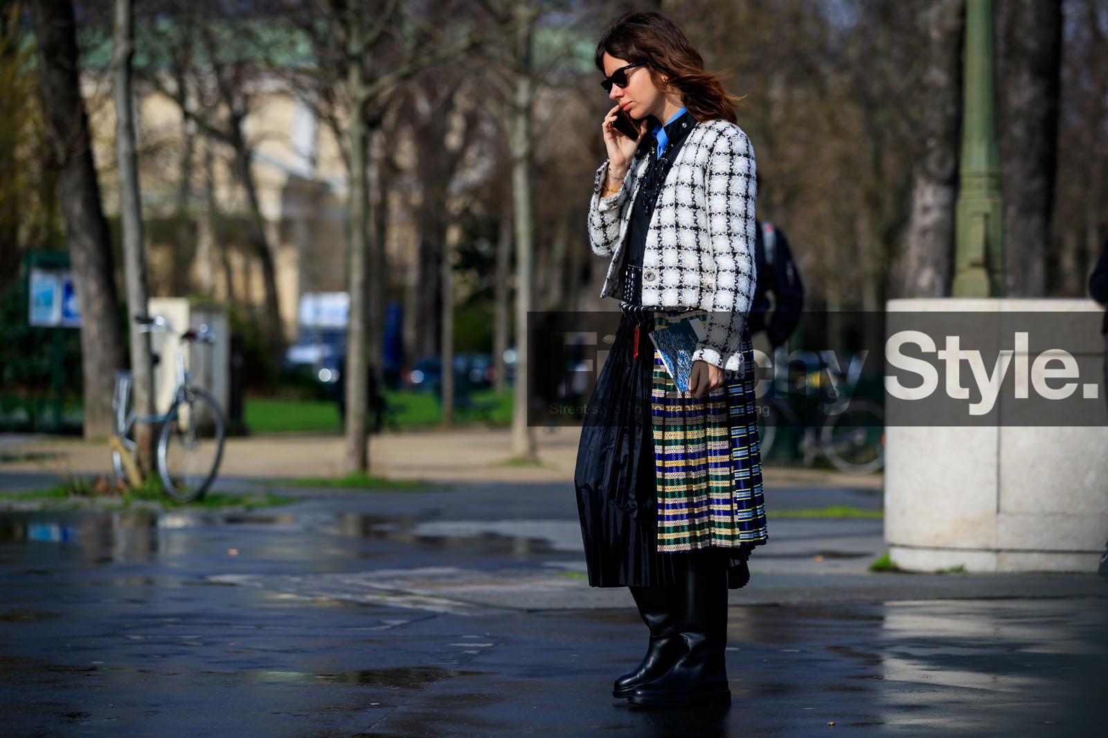 natasha goldenberg, white jacket, tweed jacket, black jacket, black skirt, black leather belt, black leather boots, black polo shirt, blue polo shirt, black sunglasses, celine sunglasses, chopova lowena skirt, chopova lowena belt, pleated skirt, asymetrical skirt, checked skirt, belted skirt, green skirt, blue skirt, yellow skirt, mid long skirt, chanel jacket, flat boots, high boots, fashion week, frenchystyle, FW, jonathan paciullo, street style, PFW, PARIS, horizontal, atmosphere details, full length