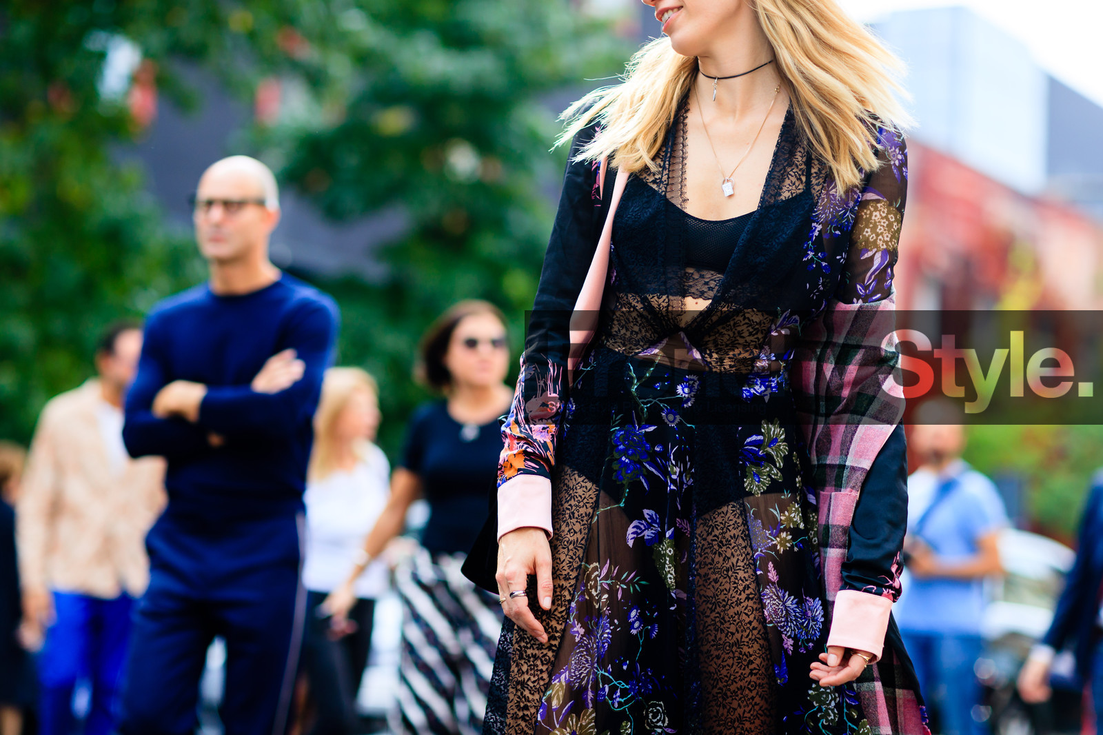 atmosphere details, black bra, black dress, detail, fashion week, floral, flower, frenchystyle, FW, horizontal, jonathan paciullo, lace, lace dress, MFW, MILAN, printed dress, robe, SPRING SUMMER 2017, SS 17, street style, tights, veronika heilbrunner