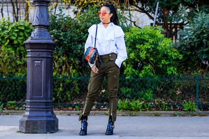 atmosphere details, AUTUMN WINTER 2017-2018, AW 17-18, black shoes, chloe, choker, FALL WINTER 2017-2018, fashion week, frenchystyle, full length, FW, FW 17-18, graphic bag, green pants, high heels, horizontal, jonathan paciullo, leather backpack, leather bag, leather shoes, military pants, necklace, PARIS, PFW, printed bag, ruffles, street style, sunglasses, trousers, white shirt