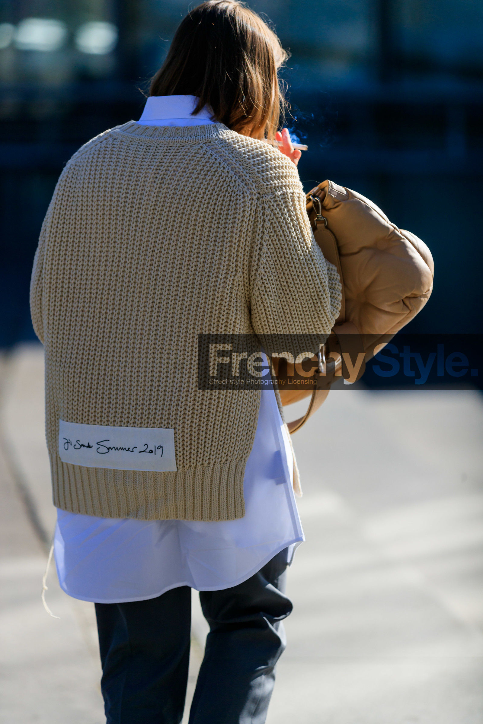 beige bag, beige sweater, jil sander, leather bag, maison martin margiela, white shirt, PARIS, PFW, street style, jonathan paciullo, FW, frenchystyle, fashion week, AUTUMN WINTER 2019-2020, AW 19-20, FALL WINTER 2019-2020, FW 19-20, vertical, atmosphere details, detail