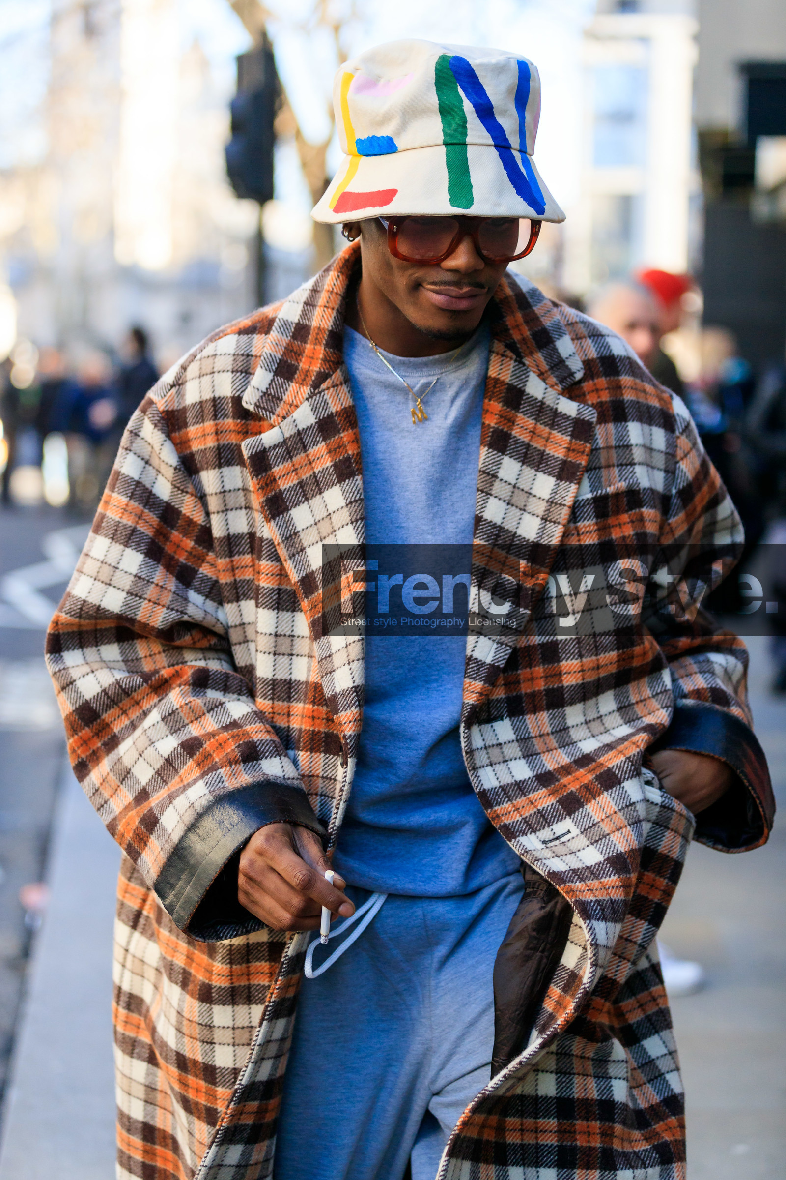 beige hat, brown coat, bucket hat, checked, graphic jacket, grey pants, grey sweater, necklace, orange coat, plaid, printed jacket, sunglasses, sweatpants, tartan, fashion week, frenchystyle, FW, jonathan paciullo, street style, LFW, LONDON, AUTUMN WINTER 2019-2020, AW 19-20, FW 19-20, FALL WINTER 2019-2020, vertical, atmosphere details, detail