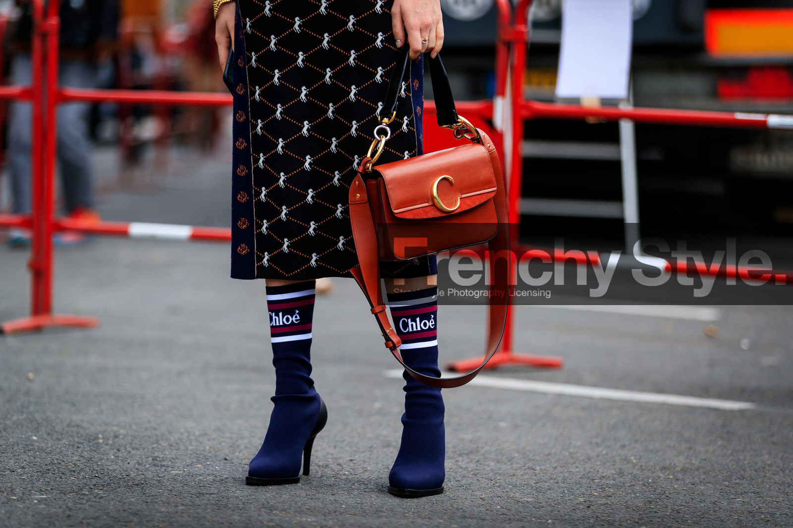 animal print, black shoes, black skirt, blue shoes, chloé, graphic skirt, high heels, leather bag, leather shoes, madelynn furlong, printed skirt, red bag, PARIS, PFW, street style, jonathan paciullo, FW, frenchystyle, fashion week, AUTUMN WINTER 2019-2020, AW 19-20, FALL WINTER 2019-2020, FW 19-20, horizontal, atmosphere details, detail