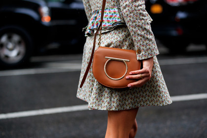 beige jacket, beige skirt, blazer, camel bag, floral, flowers, graphic jacket, graphic skirt, leather bag, printed jacket, printed skirt, salvatore ferragamo, street style, jonathan paciullo, FW, frenchystyle, fashion week, NYFW, NEW YORK, SPRING SUMMER 2019, SS 19, atmosphere details, horizontal, detail