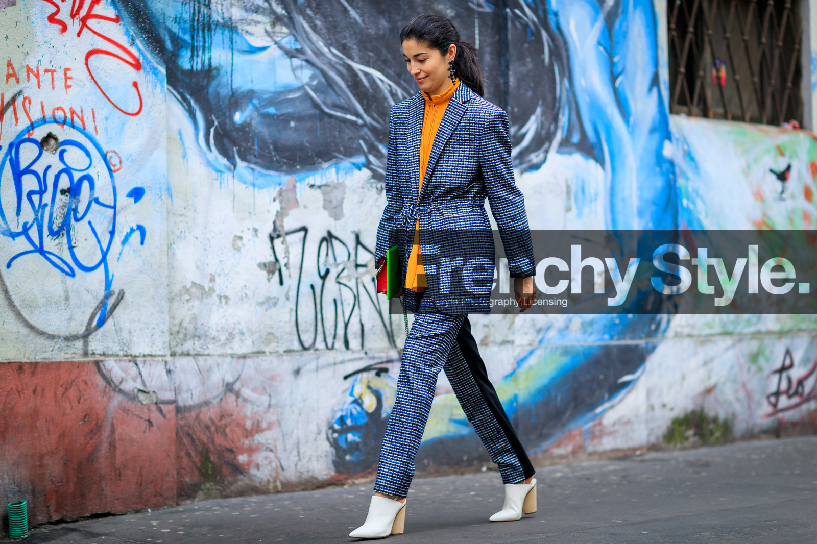 atmosphere details, AUTUMN WINTER 2017-2018, AW 17-18, blazer, blue jacket, blue suit, caroline issa, checked jacket, checked pants, checked suit, FALL WINTER 2017-2018, fashion week, frenchystyle, full length, FW, FW 17-18, graphic jacket, graphic pants, graphic suit, high heels, horizontal, jonathan paciullo, leather shoes, MFW, MILAN, orange sweater, printed jacket, printed pants, printed suit, street style, trousers, white shoes