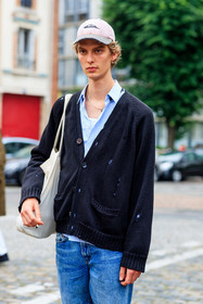 pink cap, light pink cap, grey cap, bicolor cap, used cap, quicksilver cap, light blue shirt, striped shirt, black cardigan, used cardigan, fashion week, frenchystyle, FW, jonathan paciullo, street style, PFW, PARIS, SPRING SUMMER 2022, SS 22, vertical, atmosphere details, detail, model
