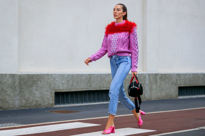estelle pigault, pink pullover, feather details, feather details pullover, red feathers, strassed pullover, knitwear, light blue jeans, cropped jeans, denim, pink slippers, open toe shoes, high heels slippers, satin slippers, fashion week, frenchystyle, FW, jonathan paciullo, street style, MFW, MILAN, SPRING SUMMER 2020, SS 20