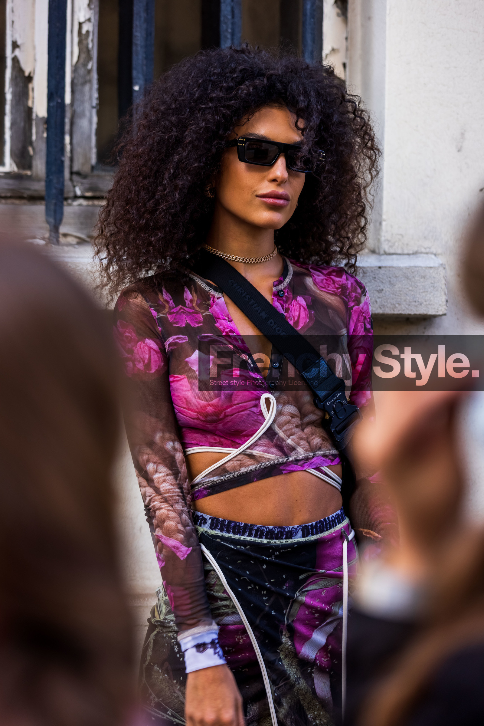 black strap, grey skirt, mini skirt, pink skirt, pink top, print, printed skirt, printed top, skirt, strap, top, street style, jonathan paciullo, FW, frenchystyle, fashion week, PFW, PARIS, SPRING SUMMER 2022, SS 22, vertical, atmosphere details