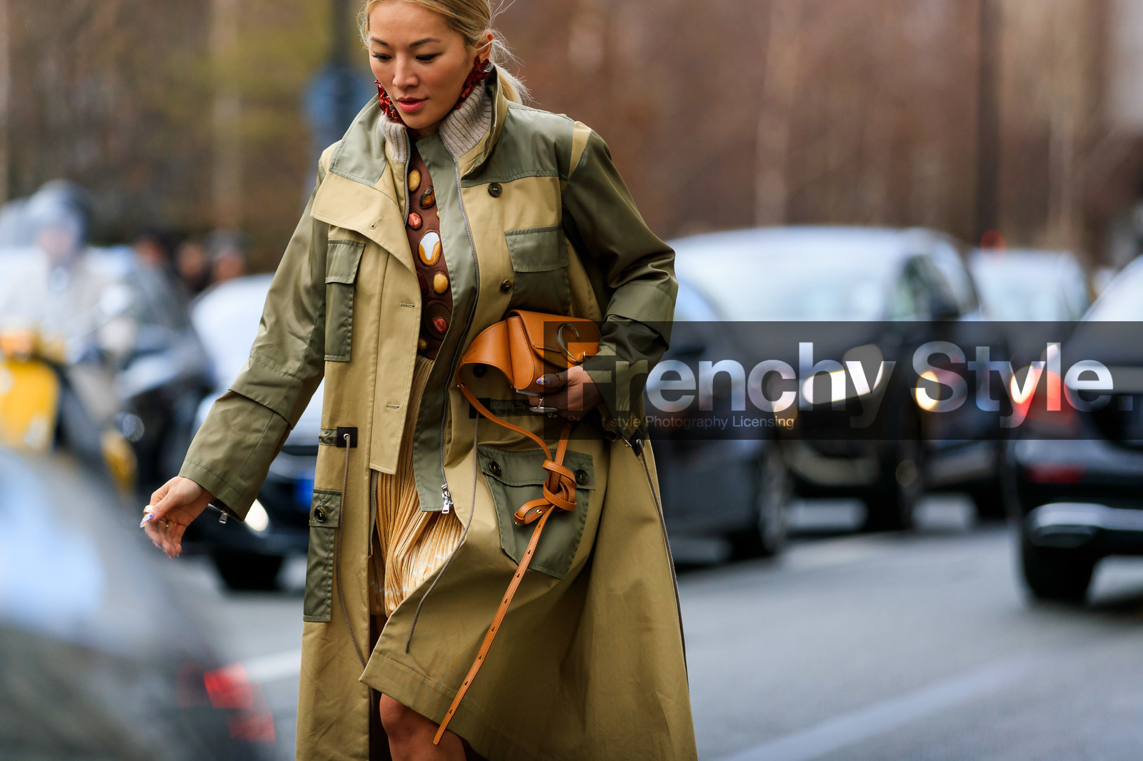 camel bag, chloé, earrings, graphic jacket, green jacket, leather bag, printed jacket, tina leung, PARIS, PFW, street style, jonathan paciullo, FW, frenchystyle, fashion week, AUTUMN WINTER 2019-2020, AW 19-20, FALL WINTER 2019-2020, FW 19-20, horizontal, atmosphere details, detail