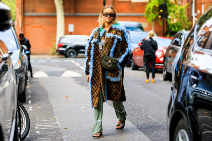 blue fur, brown coat, brown fur, checked, chloé, graphic jacket, green bag, green pants, green shoes, leather bag, leather shoes, nina suess, plaid, printed jacket, sunglasses, trousers, fashion week, frenchystyle, FW, jonathan paciullo, street style, LFW, LONDON, SPRING SUMMER 2019, SS 19, atmosphere details, horizontal, full length