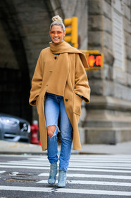 blue denim, camel coat, denim boots, denim pants, high heels, jeans, leather shoes, ripped pants, sunglasses, trousers, street style, jonathan paciullo, FW, frenchystyle, fashion week, NYFW, NEW YORK, AUTUMN WINTER 2018-2019, AW 18-19, FALL WINTER 2018-2019, FW 18-19, vertical, full length, helena bordon