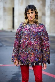 arty knit, asymetrical top, bag, black bag, black boots, boots, brown skirt, brown top, chanel bag, color, Eva Losada, eyebrow, gold necklace, hair color, hairstyle, knit, knitwear, leather bag, leather boots, multicolor, necklace, pink knit, pink top, print, red pants, satin top, skirt, t-shirt, transparent top, versace necklace, vinyl skirt, wool knit, zipped skirt, fashion week, frenchystyle, FW, jonathan paciullo, street style, PFW, PARIS, SPRING SUMMER 2022, SS 22, vertical, atmosphere details