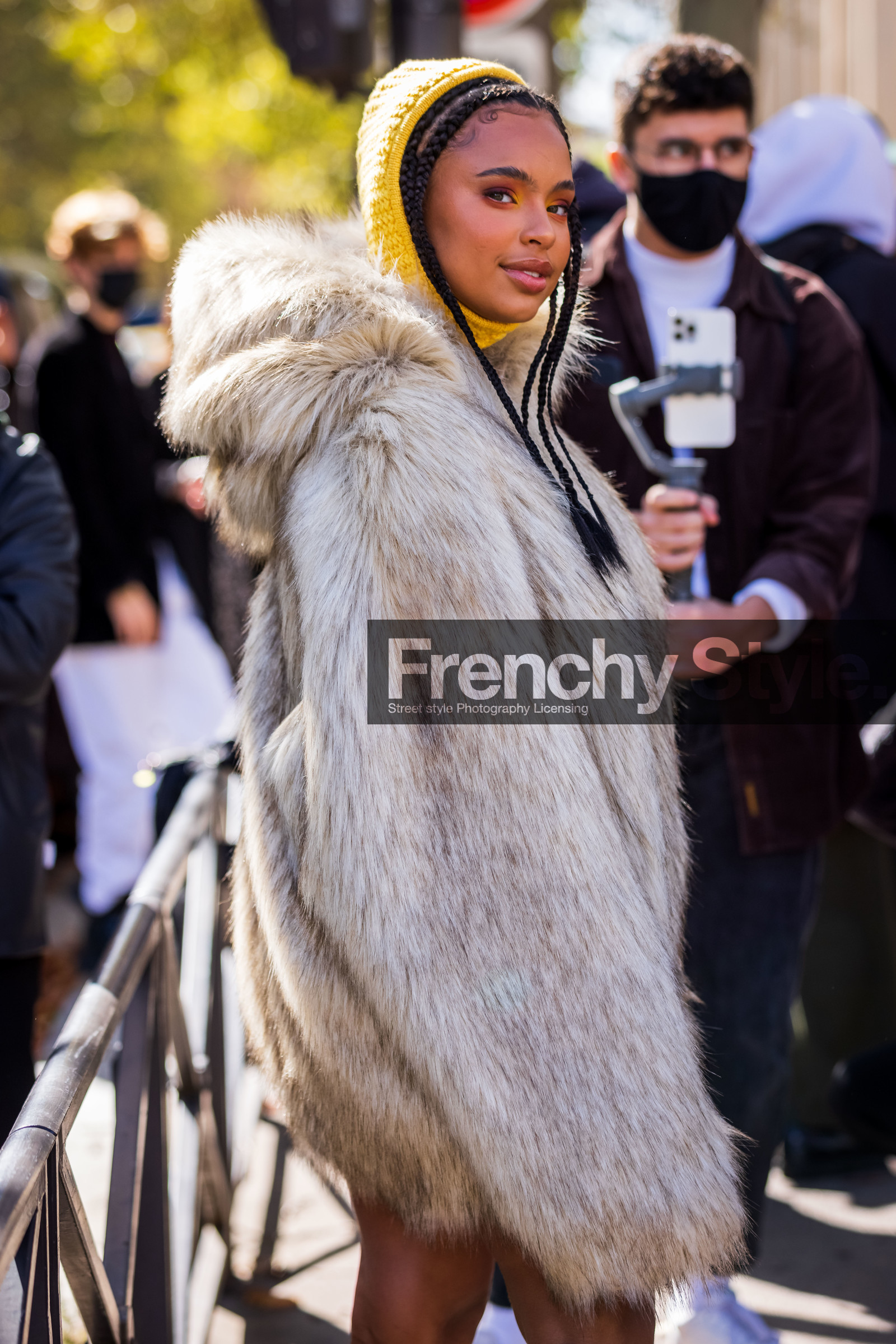 balaclava, beige coat, cagoule, coat, fluffly coat, fur coat, Paola Locatelli, yellow cagoule, fashion week, frenchystyle, FW, jonathan paciullo, street style, PFW, PARIS, SPRING SUMMER 2022, SS 22, vertical, atmosphere details