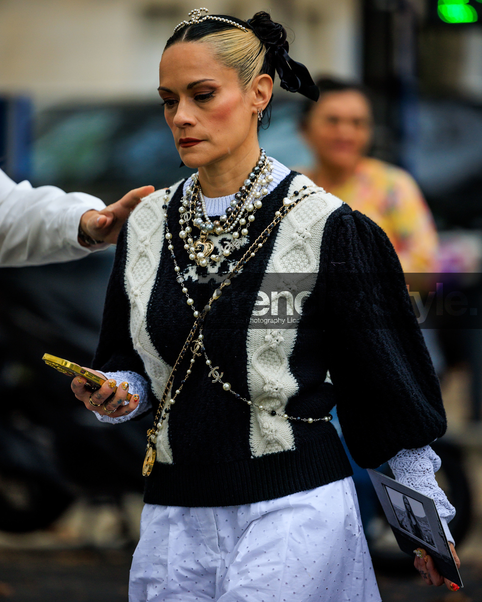 PARIS, PFW, fashion week, frenchystyle, FW, jonathan paciullo, street style, SPRING SUMMER 2024, SS 24, vertical, atmosphere details, detail