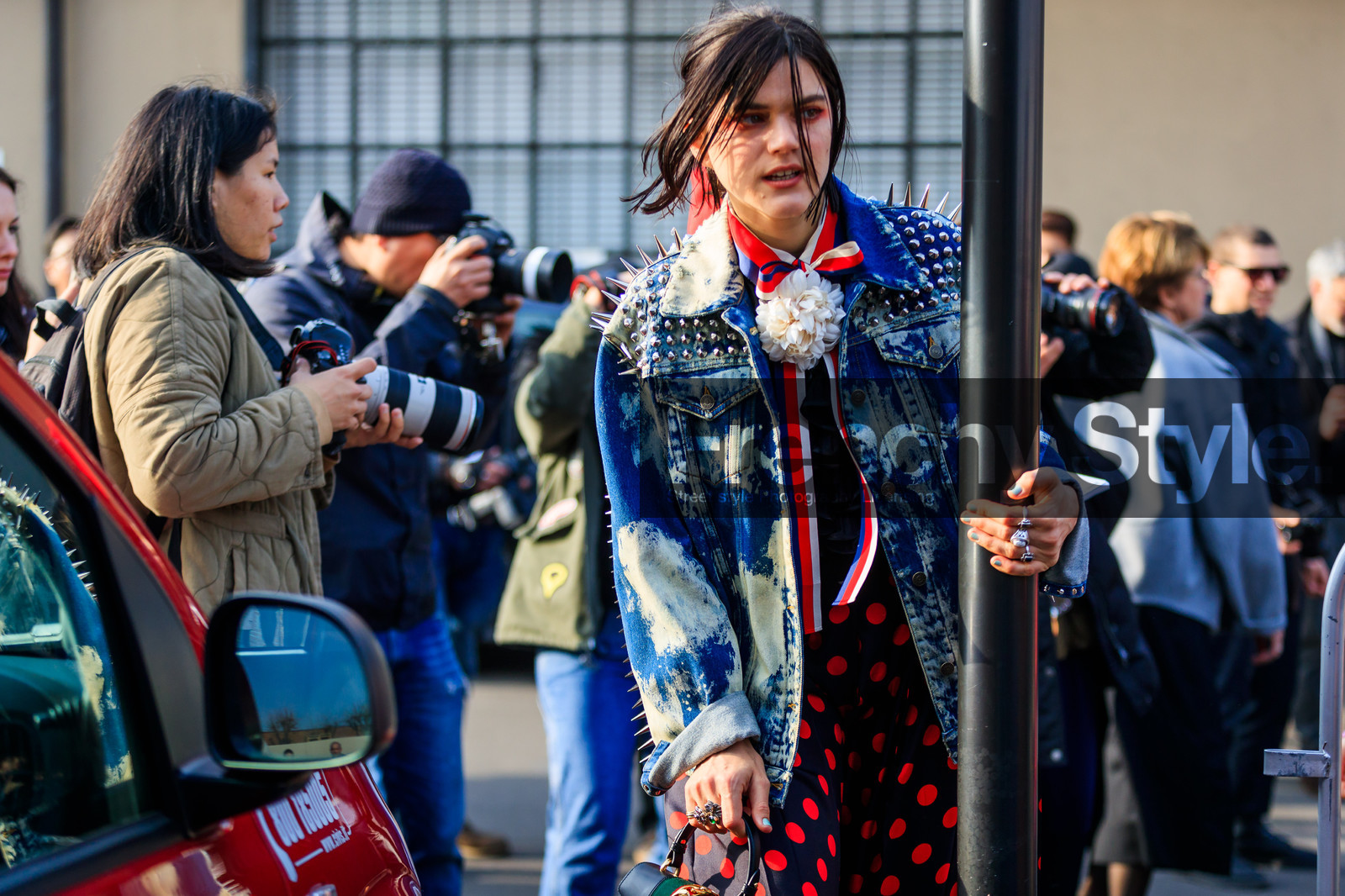 atmosphere details, AUTUMN WINTER 2017-2018, AW 17-18, blue denim, bow collar, denim jacket, detail, embroidered jacket, FALL WINTER 2017-2018, fashion week, frenchystyle, FW, FW 17-18, graphic pants, gucci, horizontal, jonathan paciullo, MFW, MILAN, polka dot, printed pants, street style, studs, tie & die