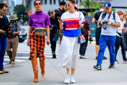 beige bag, blue bag, burberry, camel boots, checked, fanny pack, gingham, graphic bag, graphic skirt, graphic sweater, high heels, isabel marant, leather bag, leather shoes, orange skirt, plaid, pleated skirt, printed bag, printed skirt, printed sweater, purple sweater, red bag, shiny skirt, silver skirt, sunglasses, tartan, white sneakers, white sweater, fashion week, frenchystyle, FW, jonathan paciullo, street style, NYFW, NEW YORK, SPRING SUMMER 2019, SS 19, atmosphere details, horizontal, full length