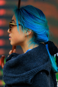 kicki yang zhang, margaret zhang, blue hair, dyed hair, back details, close up detail, hair details, fashion week, frenchystyle, FW, jonathan paciullo, street style, PFW, PARIS, vertical, atmosphere details, detail