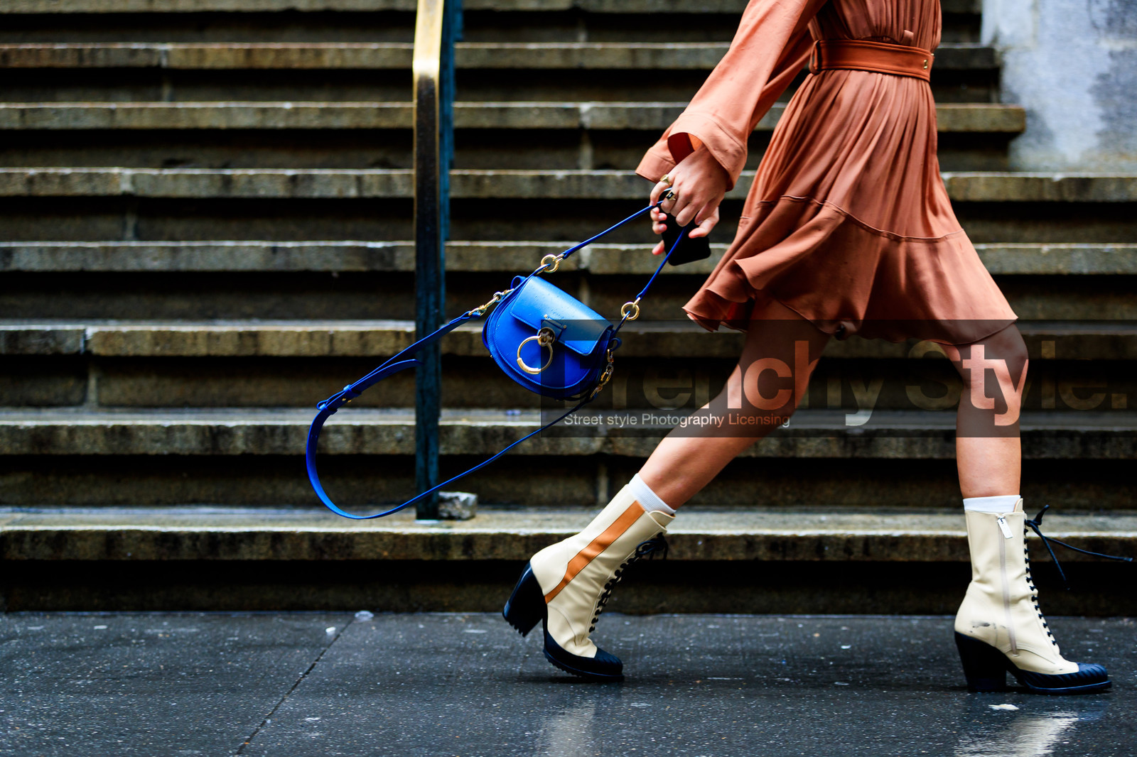 beige boots, blue bag, brown dress, chloé, high heels, leather bag, leather shoes, madelynn furlong, street style, jonathan paciullo, FW, frenchystyle, fashion week, NYFW, NEW YORK, SPRING SUMMER 2019, SS 19, atmosphere details, horizontal, detail