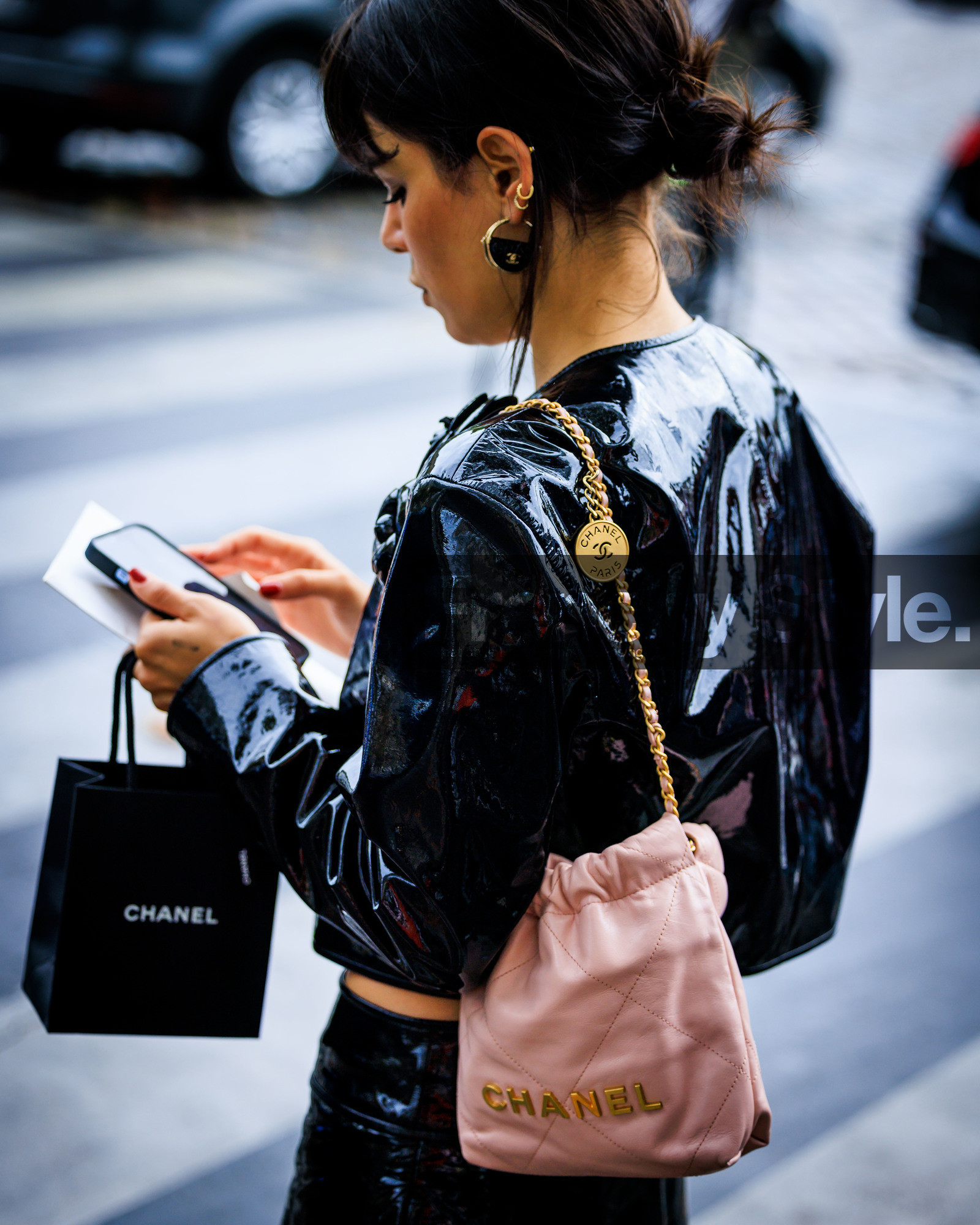 PARIS, PFW, fashion week, frenchystyle, FW, jonathan paciullo, street style, SPRING SUMMER 2024, SS 24, vertical, atmosphere details, detail