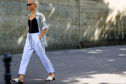 atmosphere details, black top, detail, fashion week, frenchystyle, FW, graphic shirt, horizontal, jonathan paciullo, leather shoes, louis vuitton, MENSWEAR, monogram, olga karput, PARIS, PFW, printed shirt, SPRING SUMMER 2018, SS 18, street style, sunglasses, sweatpants, trousers, white pants, white sandals, white shirt