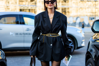 black sunglasses, golden earrings, black blazer, golden belt, chain belt, blazer dress, fashion week, frenchystyle, FW, jonathan paciullo, street style, PARIS, PFW, SPRING SUMMER 2022, SS 22, atmosphere details, detail, horizontal