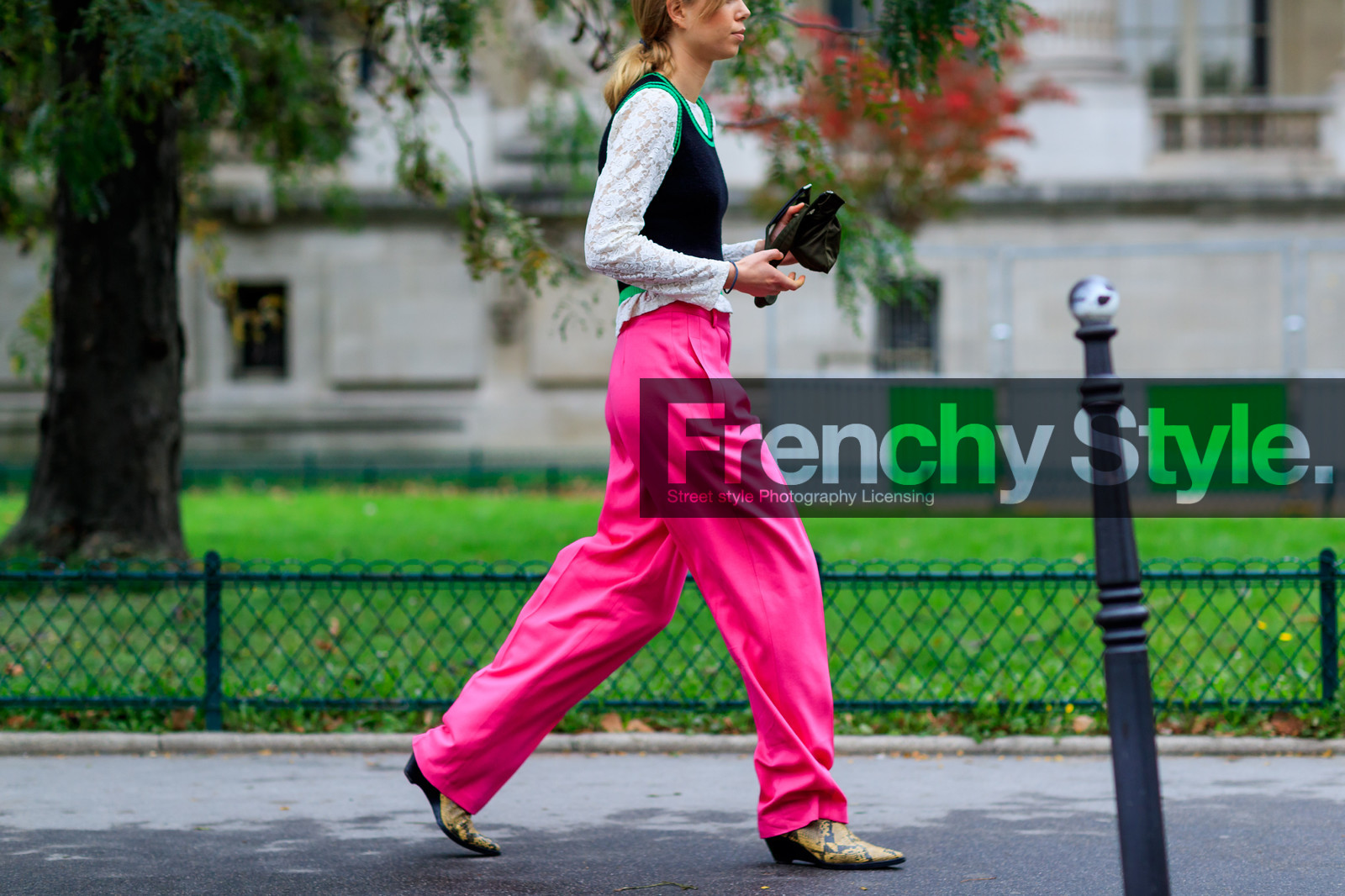 atmosphere details, beige boots, black bag, black knit, detail, fashion week, frenchystyle, FW, green bag, horizontal, jonathan paciullo, laura maria wulff, leather bag, leather shoes, PARIS, PFW, pink pants, sleeveless, snake print, SPRING SUMMER 2018, SS 18, street style, trousers, white top