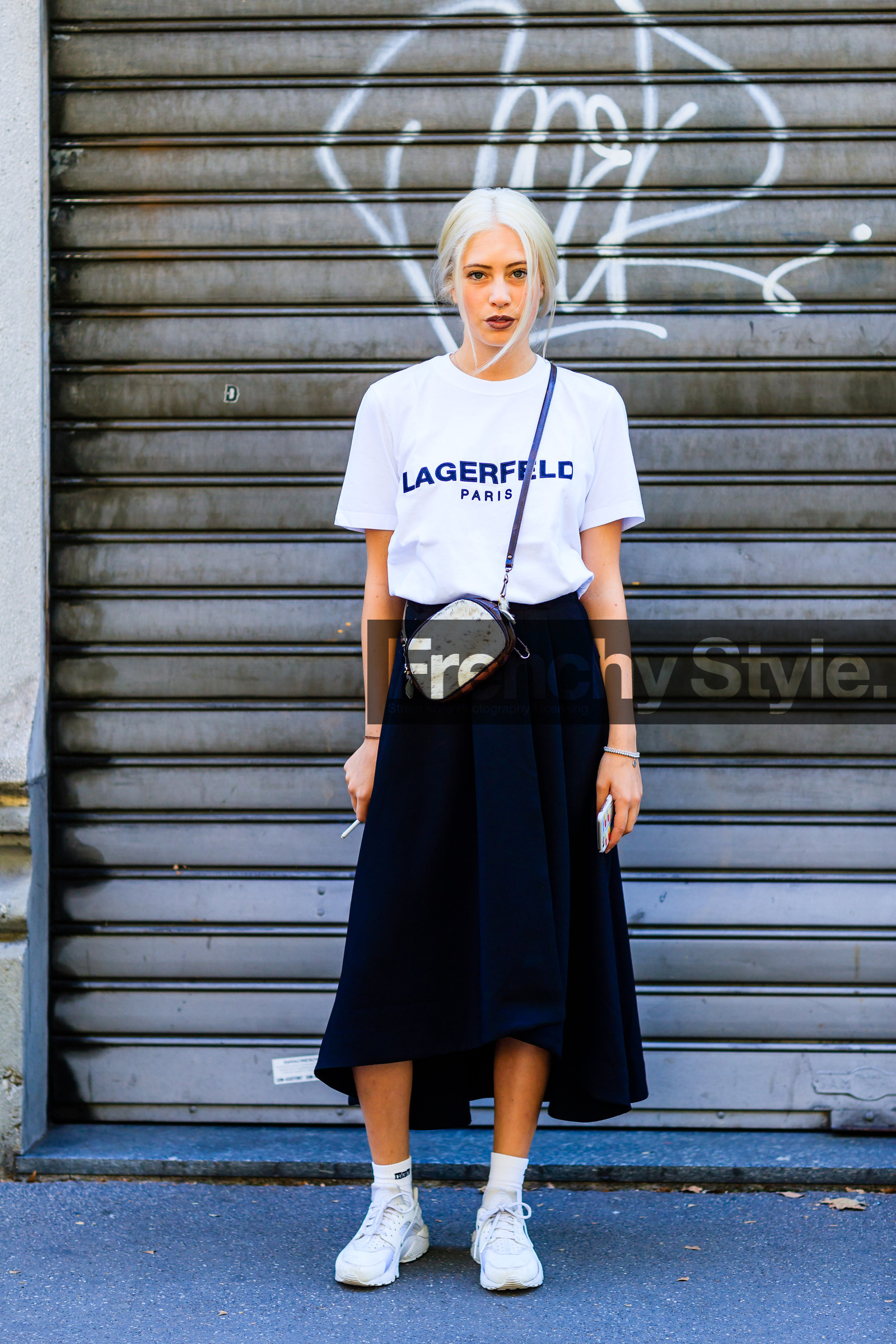 black skirt, fashion week, frenchystyle, full length, FW, jonathan paciullo, karl lagerfeld, leather bag, leather shoes, MFW, MILAN, red lips, SPRING SUMMER 2017, SS 17, street style, vertical, white bag, white sneakers, white t shirt