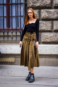 black boots, black top, boots, khaki skirt, leather bag, leather boots, pleated skirt, ribbed top, skirt, top, street style, jonathan paciullo, FW, frenchystyle, fashion week, PFW, PARIS, SPRING SUMMER 2022, SS 22, vertical, full length