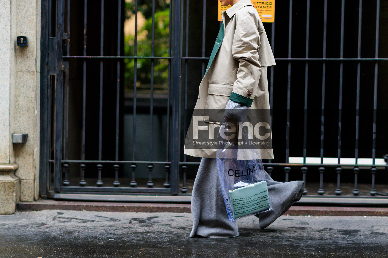 blue bag, céline, graphic bag, grey coat, grey pants, leather bag, printed bag, transparent bag, trousers, wide pants, fashion week, frenchystyle, FW, jonathan paciullo, street style, MFW, MILAN, AUTUMN WINTER 2018-2019, FALL WINTER 2018-2019, FW 18-19, horizontal, atmosphere details, sylvia haghjoo
