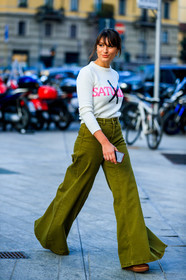 green pants, message, printed sweater, trousers, white sweater, wide pants, fashion week, frenchystyle, FW, jonathan paciullo, street style, MFW, MILAN, AUTUMN WINTER 2019-2020, AW 19-20, FALL WINTER 2019-2020, FW 19-20, vertical, full length