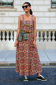 giovanna battaglia, multicolor dress, ethnic printed dress, embroidered dress, sleeveless dress, long dress, belt bag, kaki leather bag, belted dress, celine sunglasses, studs sunglasses, square shape glasses, kaki sneakers, suede sneakers, golden necklace, chain necklace, chocker, golden belt, fashion week, frenchystyle, FW, jonathan paciullo, street style, vertical, full length