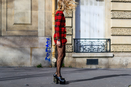 atmosphere details, AUTUMN WINTER 2017-2018, AW 17-18, black shoes, checked dress, chiara ferragni, detail, embroidered shoes, FALL WINTER 2017-2018, fashion week, fishnet, frenchystyle, FW, FW 17-18, graphic dress, gucci, high heels, horizontal, jonathan paciullo, leather shoes, PARIS, pearls, PFW, plaid, printed dress, red dress, street style, tartan