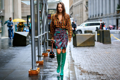 black bag, brown shirt, checked, estelle pigault, floral, flowers, graphic bag, graphic shirt, graphic skirt, green shoes, high boots, high heels, leather bag, leather shoes, loewe, plaid, printed bag, printed shirt, printed skirt, purple skirt, tartan, street style, jonathan paciullo, FW, frenchystyle, fashion week, NYFW, NEW YORK, SPRING SUMMER 2019, SS 19, atmosphere details, horizontal, full length