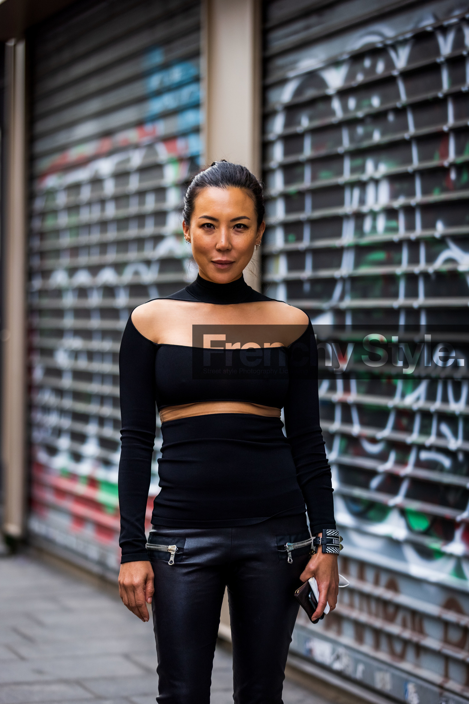 black top, cut out top, leather legging, legging, top, cuff, bracelet: monochrome, black monochrome, street style, jonathan paciullo, FW, frenchystyle, fashion week, PFW, PARIS, SPRING SUMMER 2022, SS 22, vertical, atmosphere details