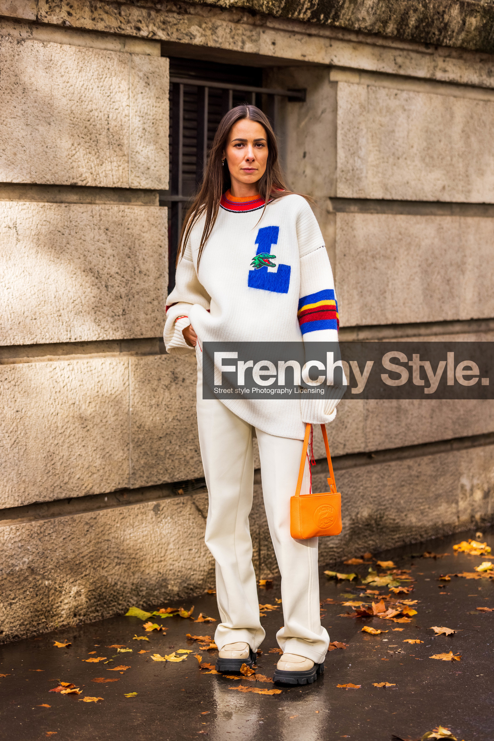 Alice Barbier, bag, color, lacoste look, orange bag, white jumper, white knitwear, white pants, lacoste, fashion week, frenchystyle, FW, jonathan paciullo, street style, PFW, PARIS, SPRING SUMMER 2022, SS 22, vertical, full length