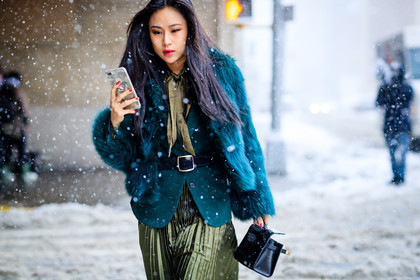 atmosphere details, AUTUMN WINTER 2017-2018, AW 17-18, belt, black bag, blazer, detail, FALL WINTER 2017-2018, fashion week, frenchystyle, fur jacket, FW, FW 17-18, green dress, green fur, green jacket, horizontal, iphone, jonathan paciullo, leather bag, NEW YORK, NYFW, pleated dress, street style