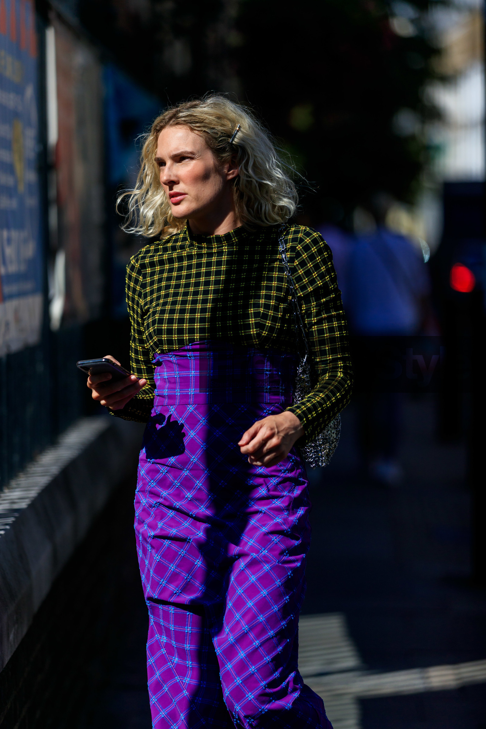 mix and match look, checked total look, colored check look, long skirt, hair clip, hair details, paco rabanne bag, silvered bag, metalic bag, plaid dress, checked dress, fashion week, frenchystyle, FW, jonathan paciullo, street style, vertical, detail, atmosphere details