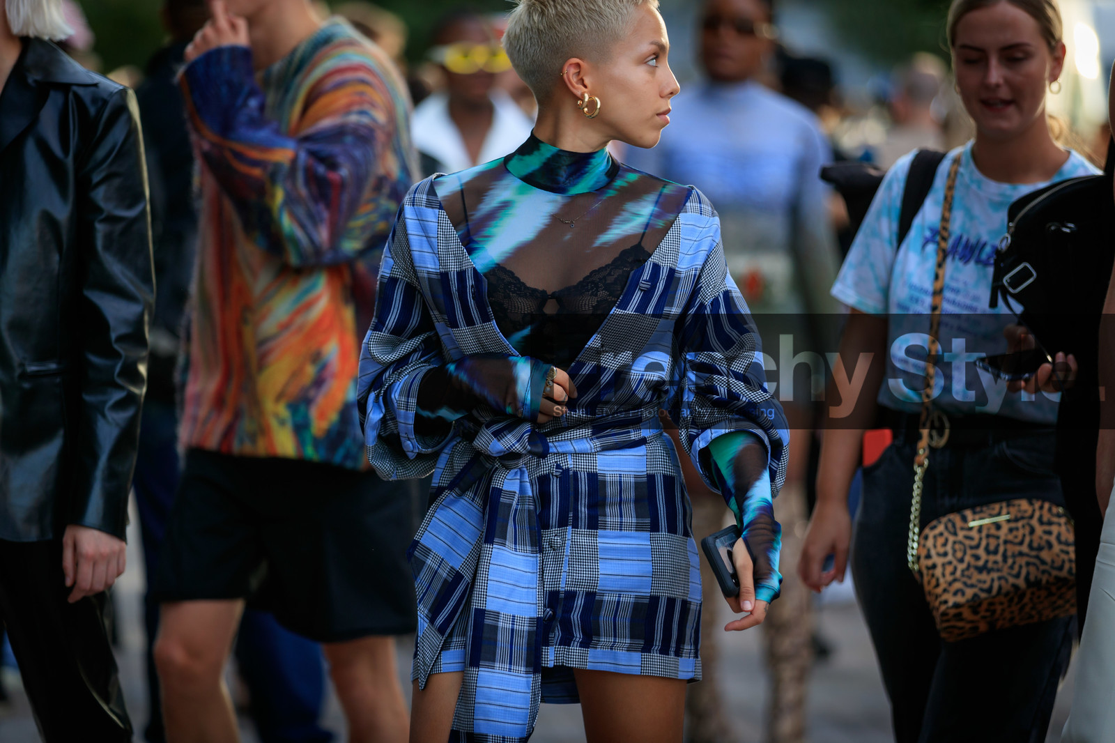 dyed hair, short hair, hair details, multi earrings, golden earrings, turtleneck top, sheer top, tie and dye top, black and green top, black bra, shirt dress, low necked dress, light blue dress, checked dress, long sleeves top, mini dress, fashion week, frenchystyle, FW, jonathan paciullo, street style, atmosphere details, horizontal, detail