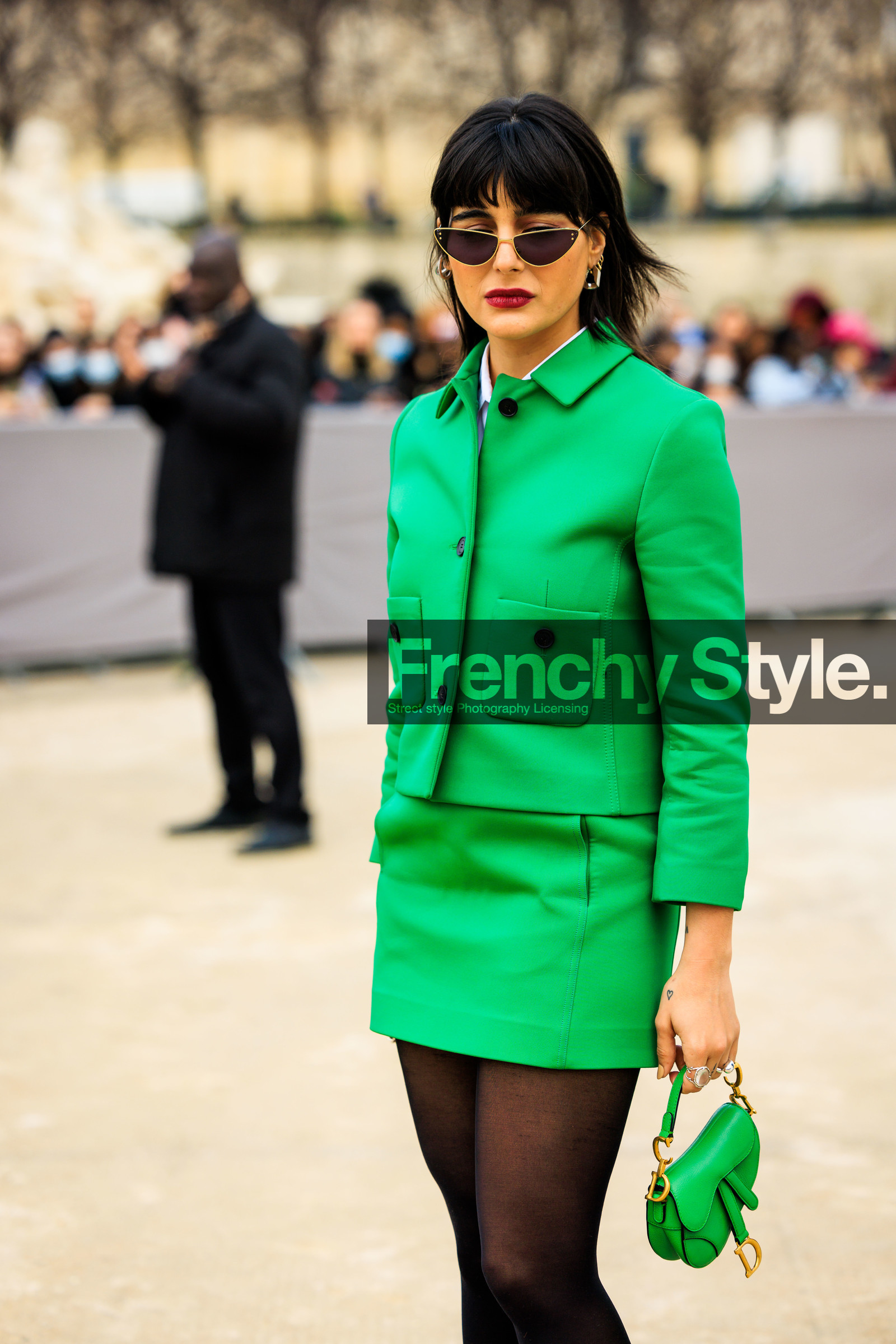 black sunglasses, green look, red lips, dior, mini saddle bag, dior bag, green skirt, mini skirt, green buttoned jacket, maria bernad, fashion week, frenchystyle, FW, jonathan paciullo, street style, AUTUMN WINTER 2022-2023, FALL WINTER 2022_2023, FW 22-23, PFW, PARIS, vertical, detail, green bag