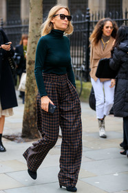 dark green top, turtleneck top, loose pants, checked pants, high waist pants, belted pants, brown pants, dark grey pants, carrot pants, black sunglasses, square shape glasses, fashion week, frenchystyle, FW, jonathan paciullo, street style, LFW, LONDON, AUTUMN WINTER 2020-2021, FALL WINTER 2020-2021, FW 20-21, vertical, full length