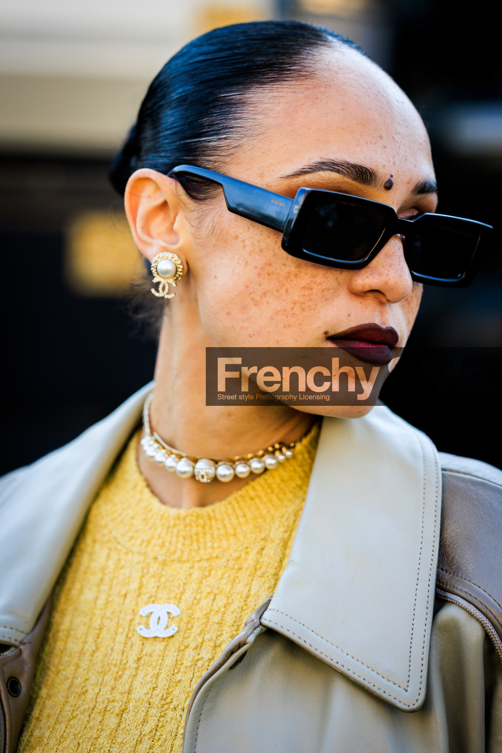 black sunglasses, purple lips, chanel earrings, pearl earrings, pearl choker, chanel choker, knitted top, chanel top, chanel, yellow top, hera pradel, FW 22-23, FALL WINTER 2022_2023, AUTUMN WINTER 2022-2023, fashion week, frenchystyle, FW, jonathan paciullo, street style, PFW, PARIS, vertical, detail
