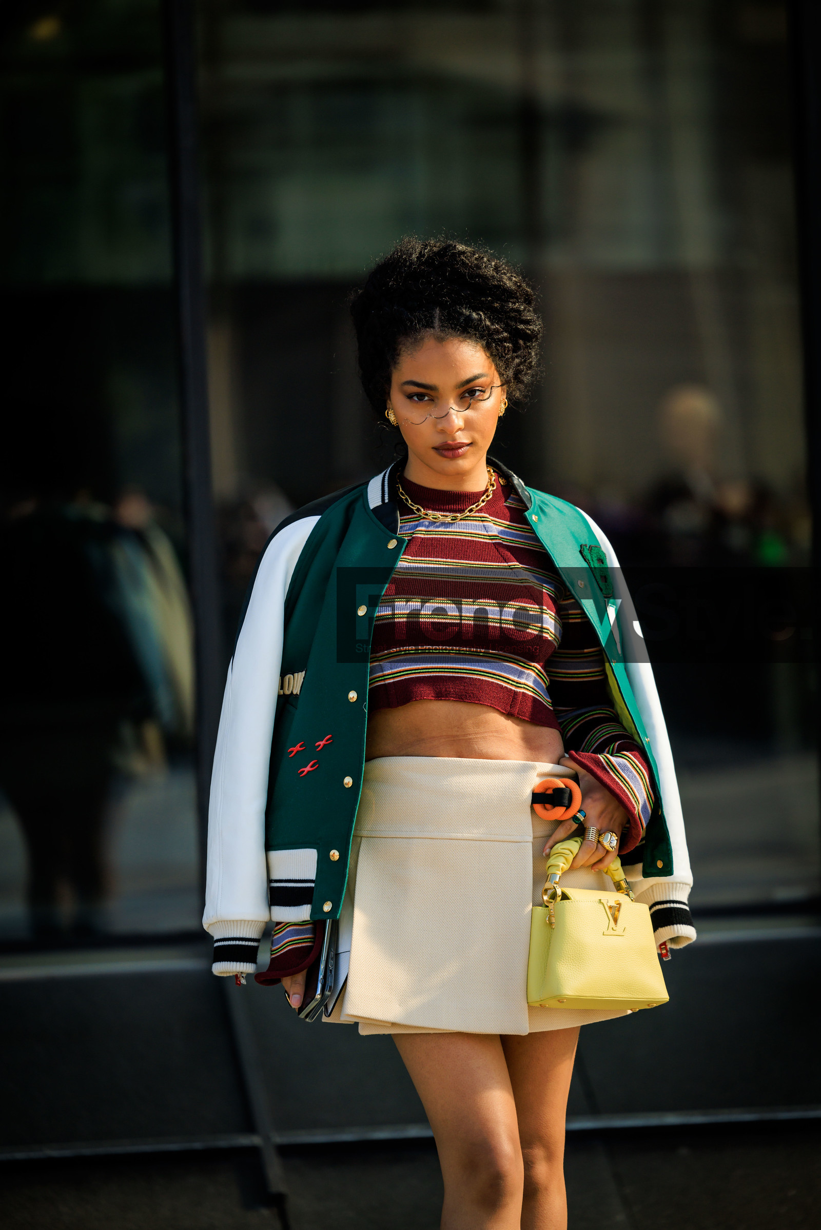 louis vuitton, baseball jacket, green jacket, striped top, knitted top, burgundy top, multicolor top, mini skirt, beige skirt, yellow handbag, louis vuitton bag, mini, bag, golden chain, afro hair, sharon alexie, street style, jonathan paciullo, FW, frenchystyle, fashion week, AUTUMN WINTER 2022-2023, FALL WINTER 2022_2023, FW 22-23, PFW, PARIS, vertical, detail