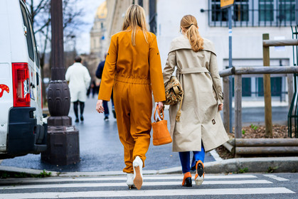 alexandra carl, atmosphere details, AUTUMN WINTER 2017-2018, AW 17-18, back detail, beige bag, beige coat, brocard, camille charriere, embroidered bag, FALL WINTER 2017-2018, fashion week, frenchystyle, full length, FW, FW 17-18, high heels, horizontal, jonathan paciullo, leather bag, leather shoes, loewe, orange bag, orange jumpsuit, orange shoes, PARIS, PFW, printed bag, street style, trench coat, trousers, white boots