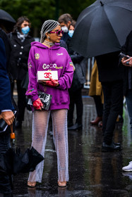 chanel look, choker, clutch, color, detail, hairstyle, hoodie, mitten, orange hoodie, pants, pearls, purple hoodie, purple sunglasses, red mitten, sandals, silver choker, silver clutch, silver pants, statement, statement pants, strass, strass pants, sunglasses, fashion week, frenchystyle, FW, jonathan paciullo, street style, PFW, PARIS, SPRING SUMMER 2022, SS 22, vertical, full length