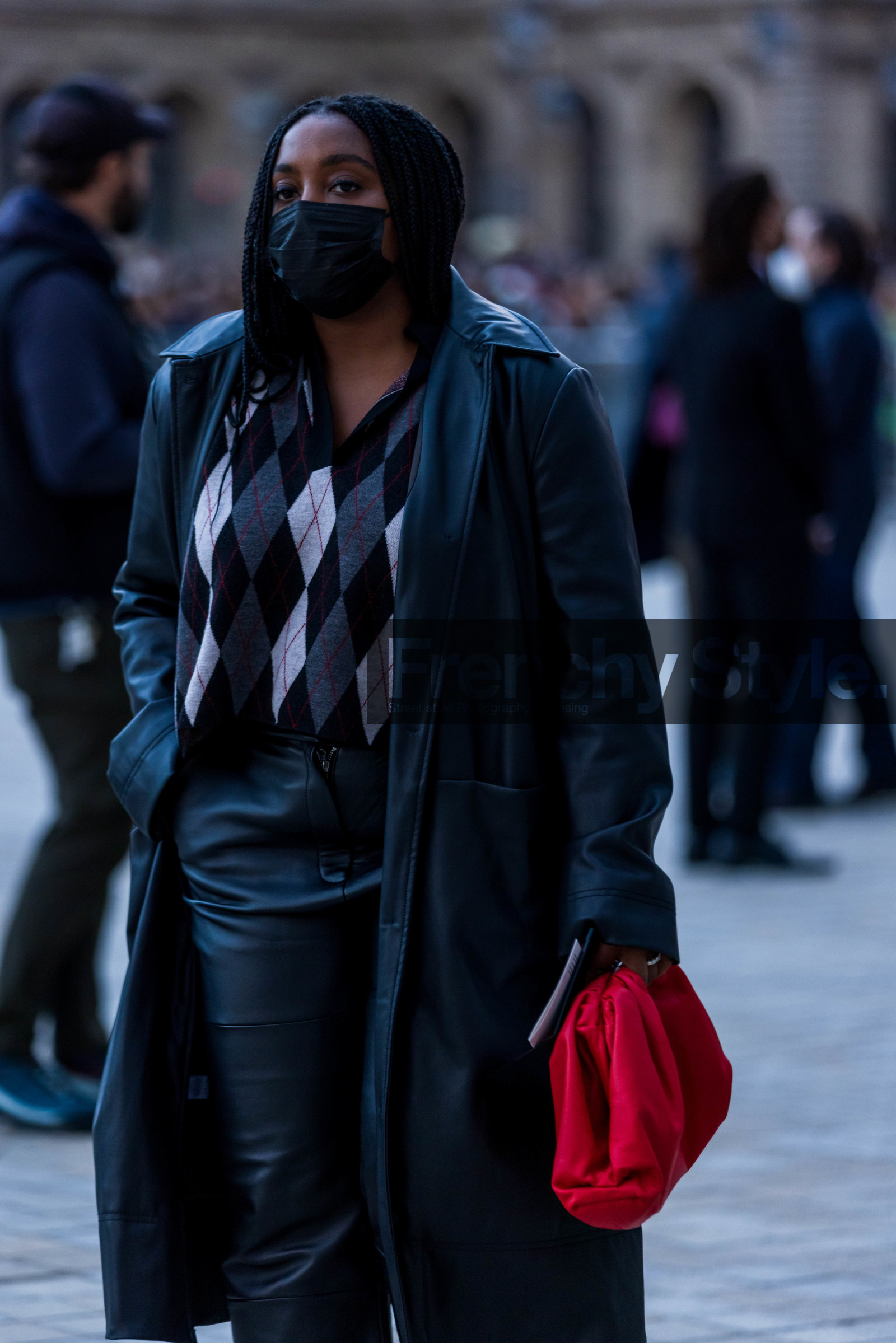 bag, black coat, black knitwear, black pants, clutch, coat, diamond print, facial mask, grey knitwear, knitwear, leather coat, leather pants, Lindsay Peoples Wagner, pants, print, printed knitwear, red bag, red clutch, fashion week, frenchystyle, FW, jonathan paciullo, street style, PFW, PARIS, SPRING SUMMER 2022, SS 22, vertical, atmosphere details