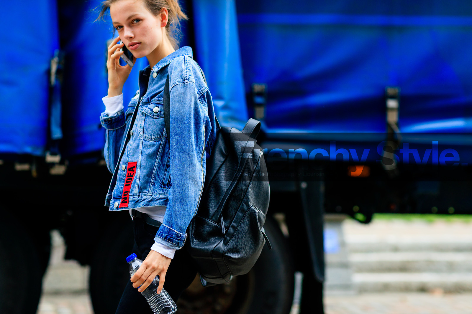 atmosphere details, black bag, blue denim, denim jacket, detail, fashion week, frenchystyle, FW, horizontal, jonathan paciullo, leather backpack, leather bag, LFW, LONDON, model, SPRING SUMMER 2017, SS 17, street style, woman