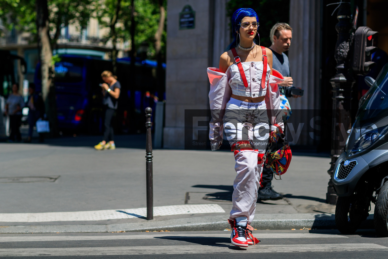 atmosphere details, blue hair, choker, dyed hair, fashion week, frenchystyle, full length, FW, horizontal, jonathan paciullo, leather bag, leather shoes, MENSWEAR, multicolor bag, necklace, nike, open work, paco rabanne, PARIS, PFW, pink pants, pink top, printed bag, red bag, red sneakers, sita abellan, SPRING SUMMER 2018, SS 18, street style, suspenders, trousers