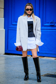 karolina wojcik, light beige jacket, white shirt, dress shirt, strapless top, black leather boots, black leather top, layered top, black scarf, brown scarf, geometrical printed scarf, kenzo scarf, hair scarf, oversize jacket, burgundy leather bag, mini bag, bottega veneta bag, high boots, coperni boots, satin top, black sunglasses, square shape glasses, fashion week, frenchystyle, FW, jonathan paciullo, street style, PFW, PARIS, SPRING SUMMER 2021, SS 21, vertical, full length